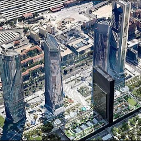 Chamartin De Frente A 4 Torres Madri Exterior foto